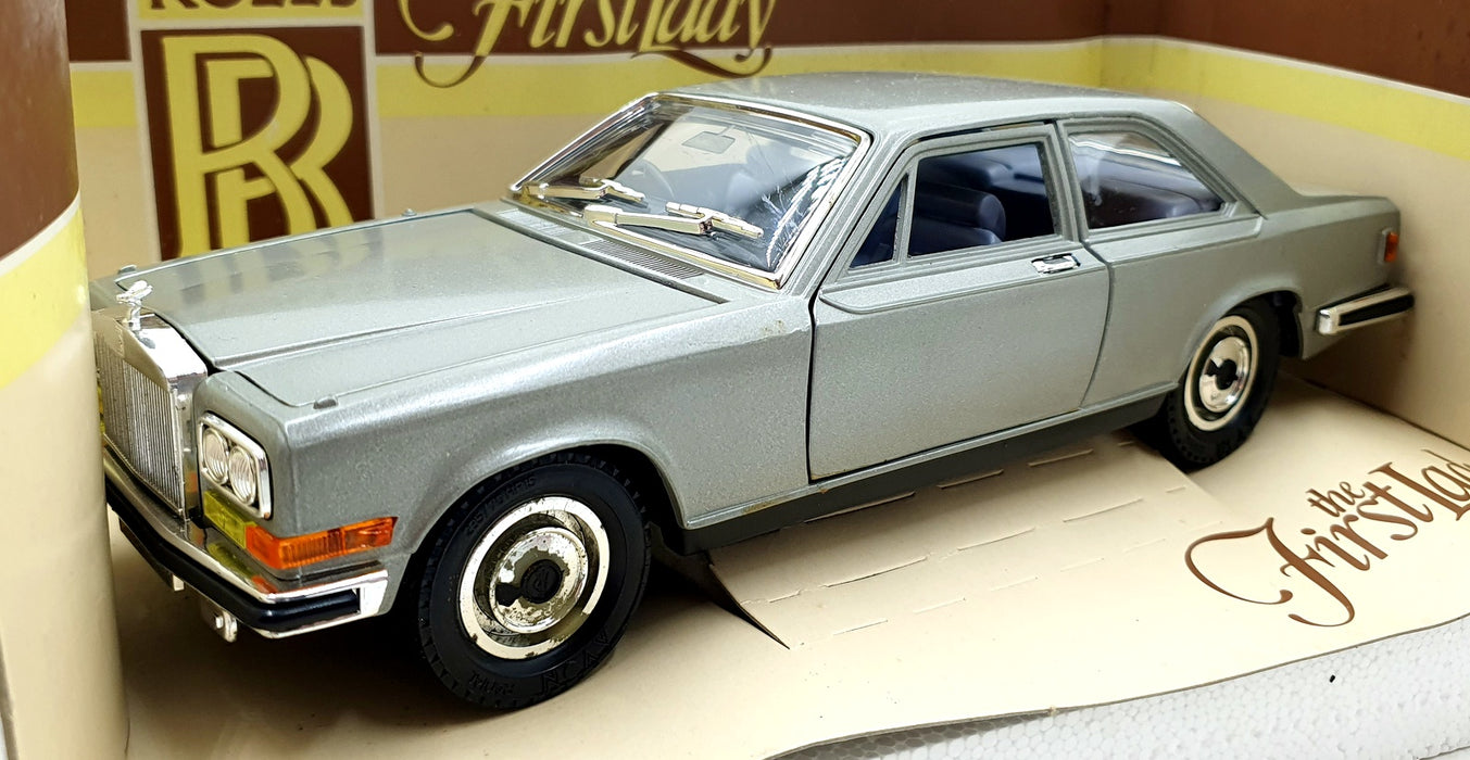 Burago 1/22 Scale Diecast 3001 - Rolls Royce Carmargue - Silver