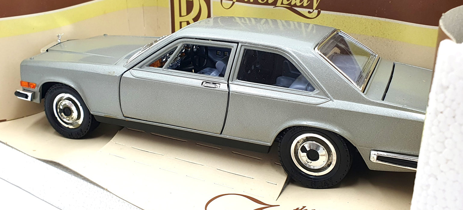 Burago 1/22 Scale Diecast 3001 - Rolls Royce Carmargue - Silver