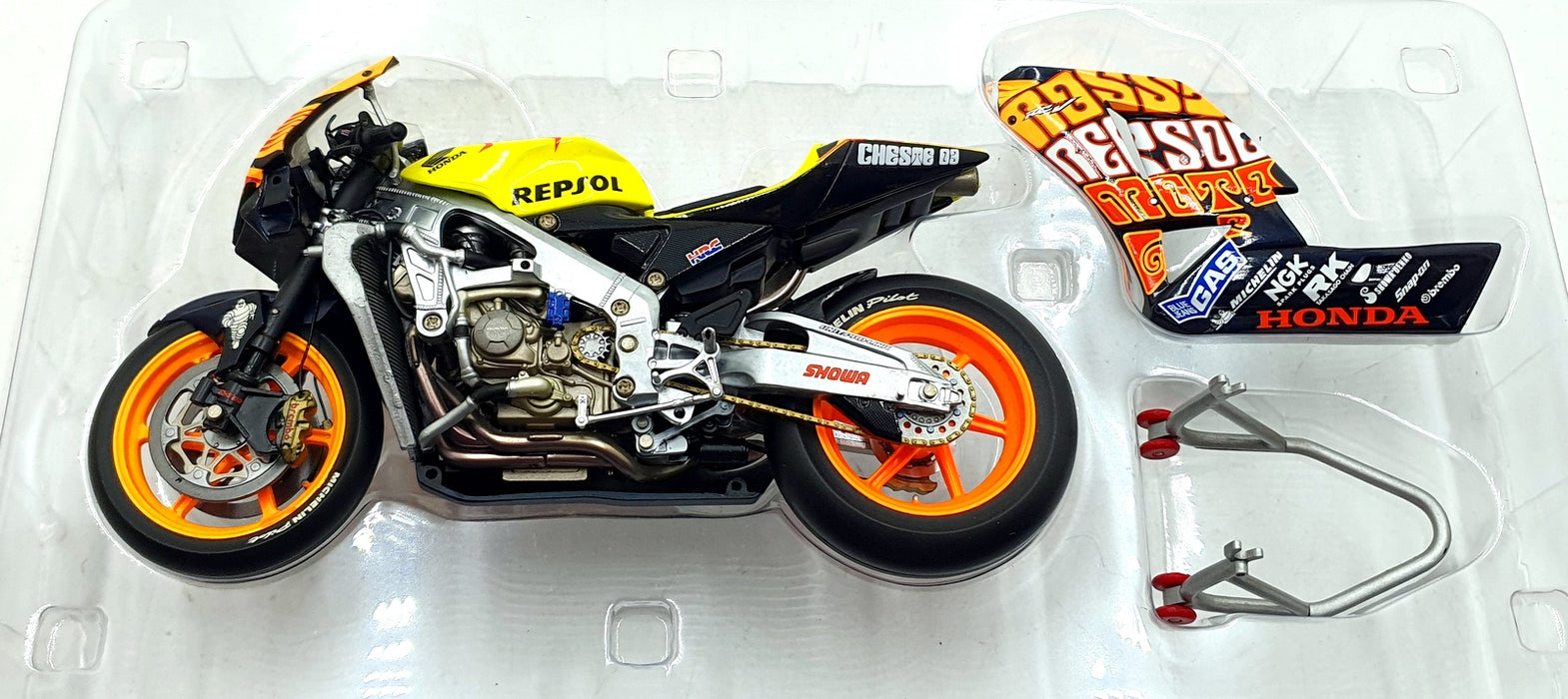 Minichamps 1/12 Scale 122 037196 - Honda RC211V V. Rossi Valencia 03