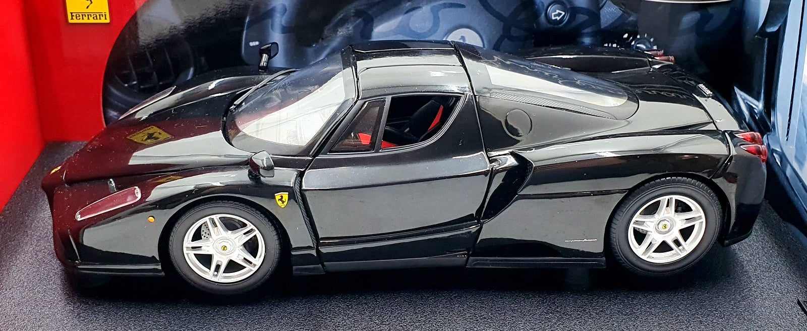 Hot Wheels 1/18 Scale Diecast B6055 - Ferrari Enzo - Black