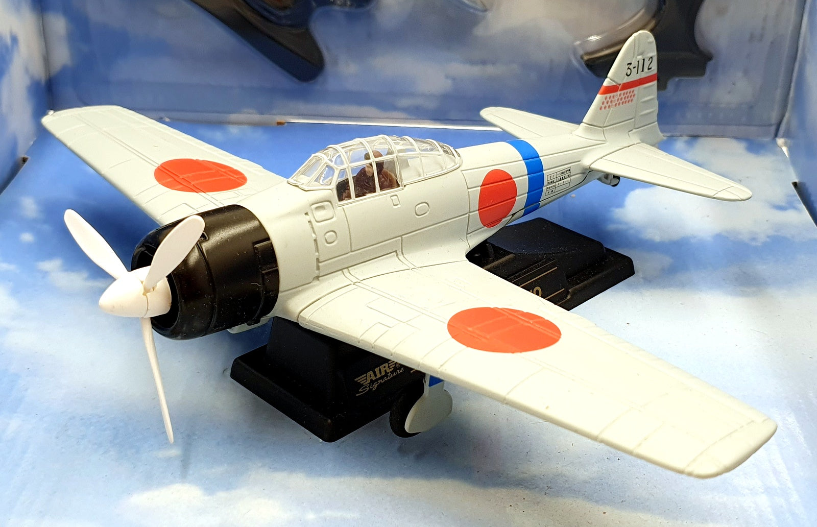 Yat Ming 1/48 Scale WWII Series 99068 - Mitsubishi Zero 3-112 - Grey