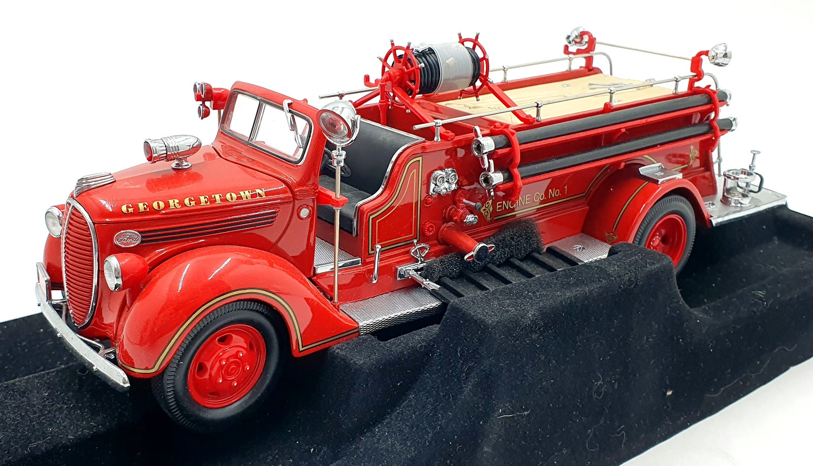 Road Signature 1/24 Scale 20058 - 1938 Georgetown Fire Engine Red