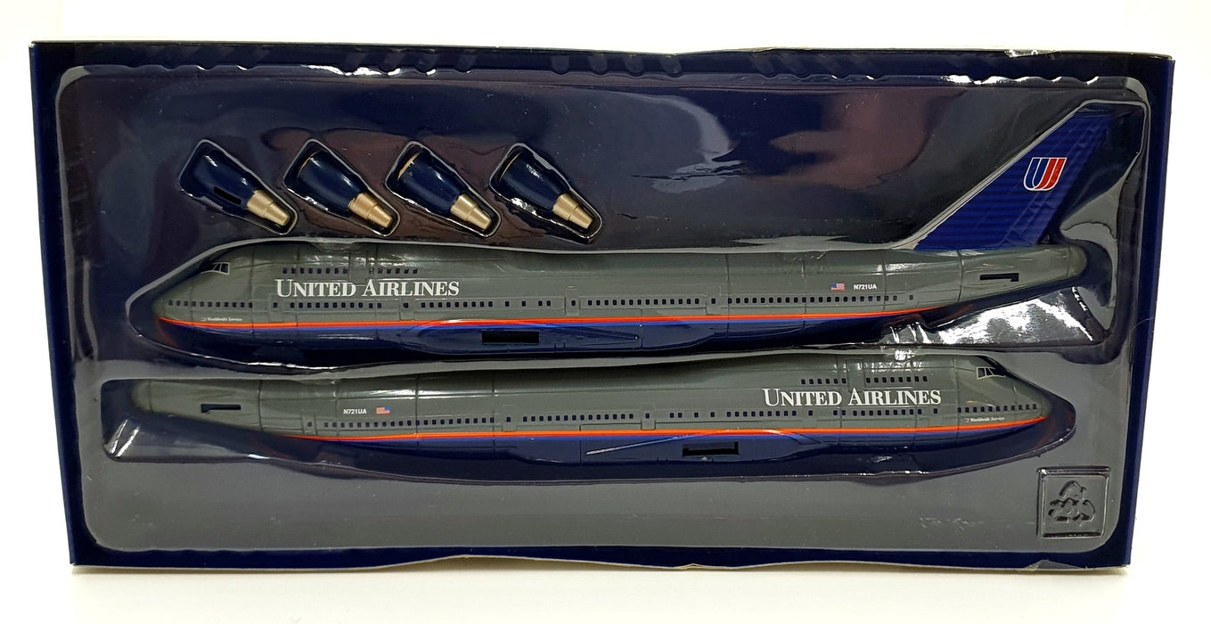 New Ray 1/200 Scale 203657 - Boeing 747-400 United Airlines - Grey/Blue