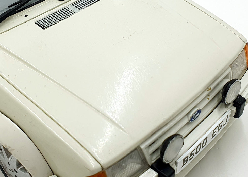 Sun Star 1/18 Scale DC291026C - Ford Escort MKIII RS Turbo - White