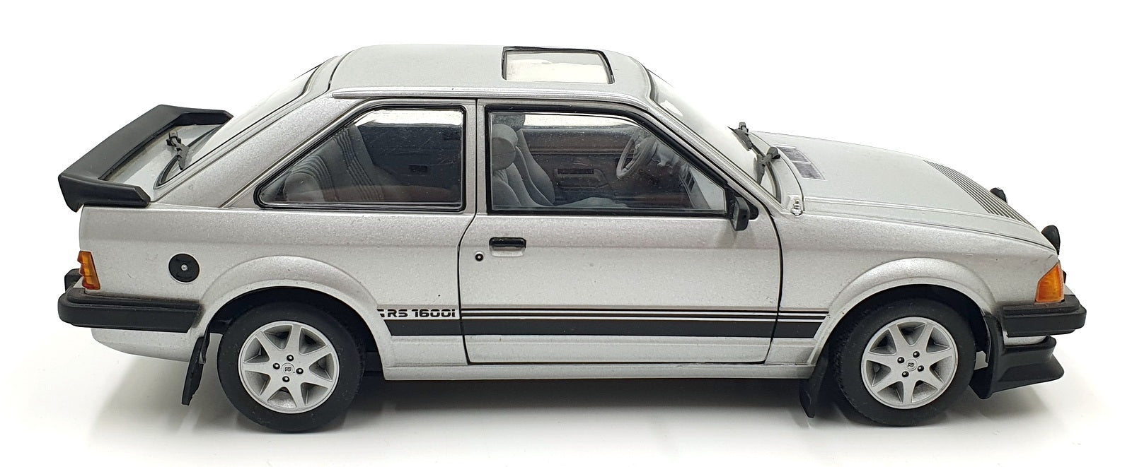Sun Star 1/18 Scale DC291026B - Ford Escort MKIII RS1600i - Silver