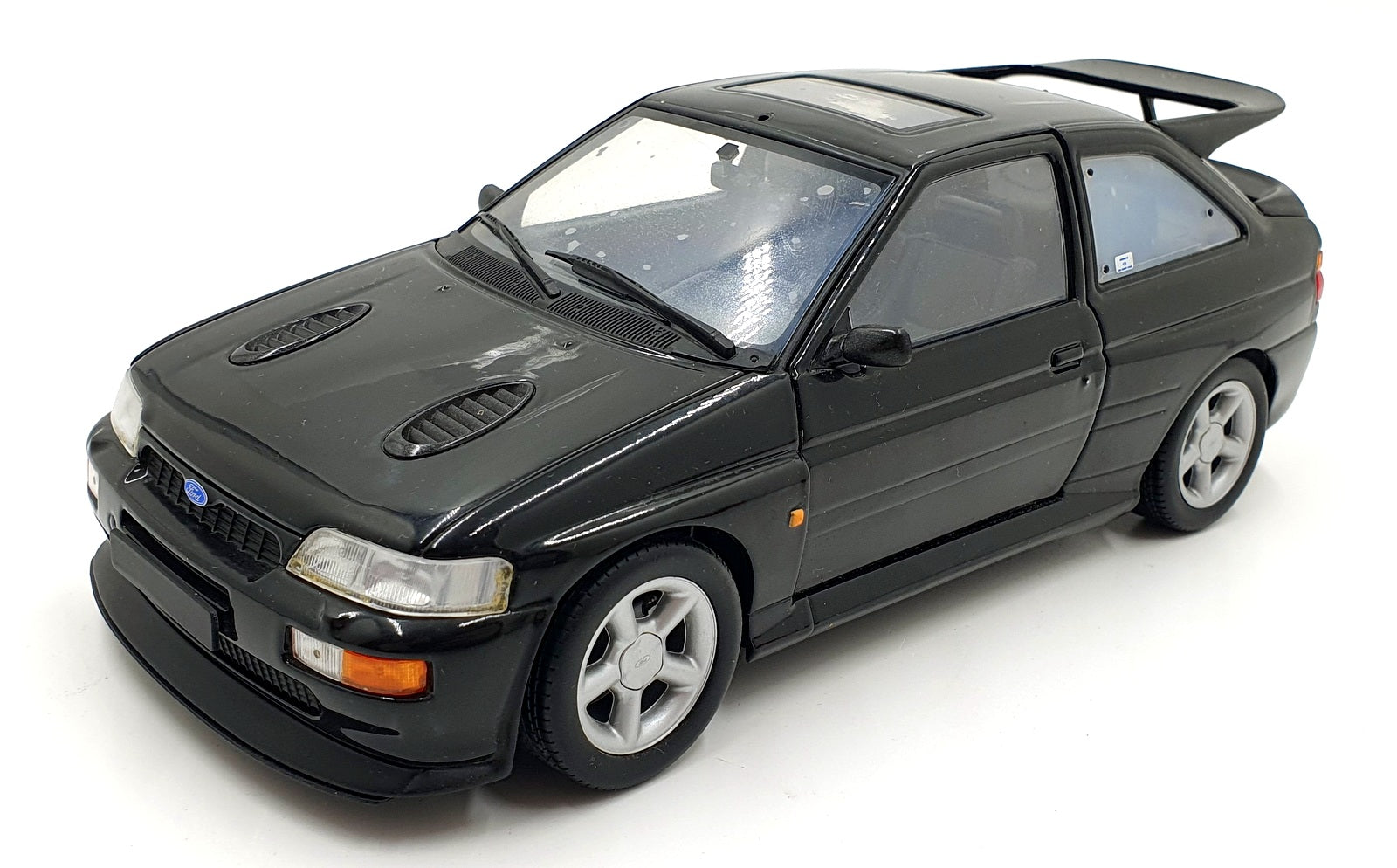 Minichamps 1/18 Scale DC291026H - Ford Escort RS Cosworth - Black