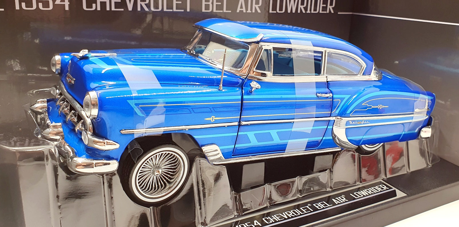 Sun Star 1/18 Scale Diecast 1721 - 1954 Chevrolet Bel Air Lowrider - Blue