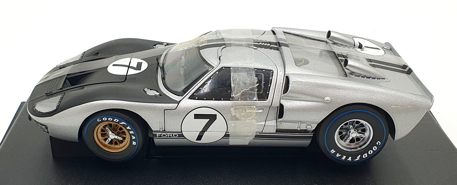 Shelby Collectibles 1/18 Scale Diecast 06922S - Ford GT40 1966 MK II - Silver