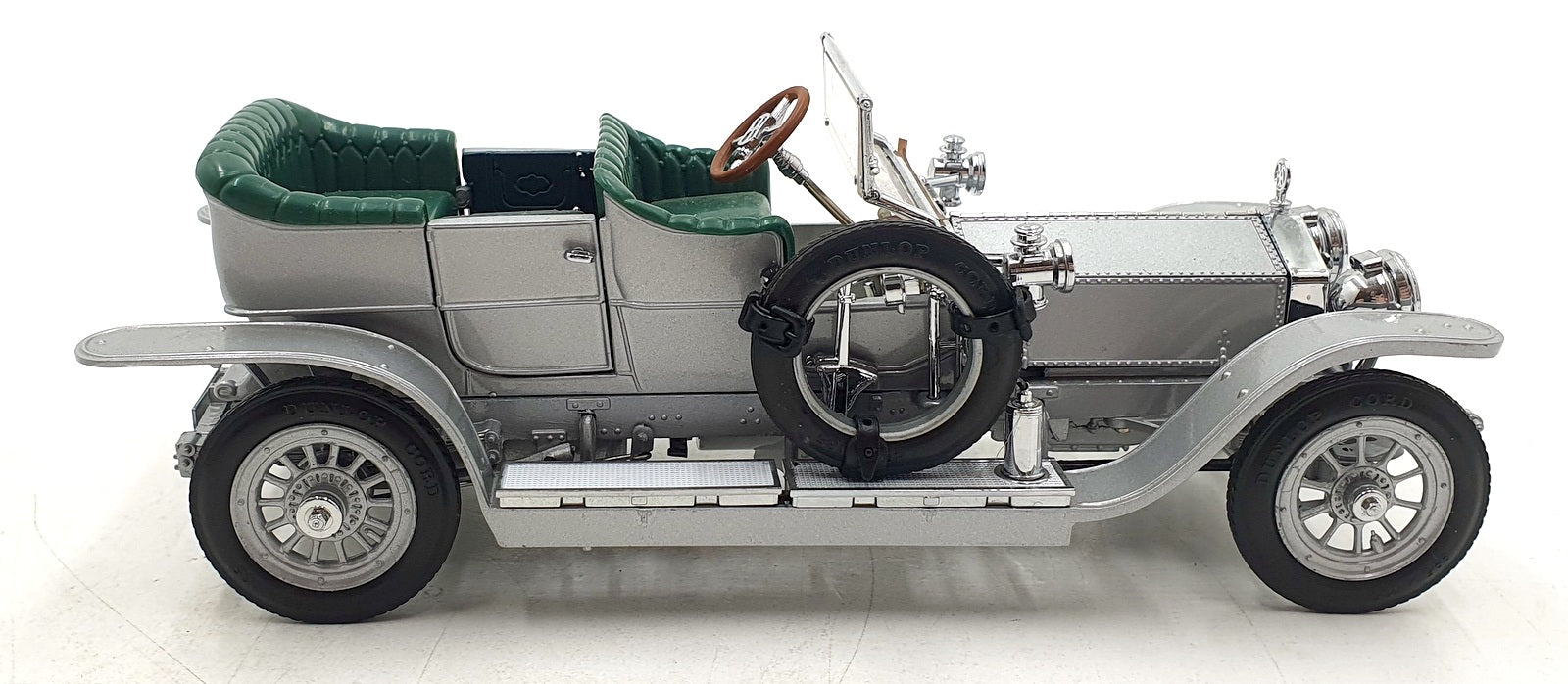 Franklin Mint 1/24 Scale 9126D - 1907 Rolls Royce Silver Ghost - Silver