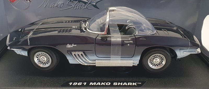 Motor Max 1/18 Scale Diecast 73102 - 1961 Chevrolet Stingray Mako Shark