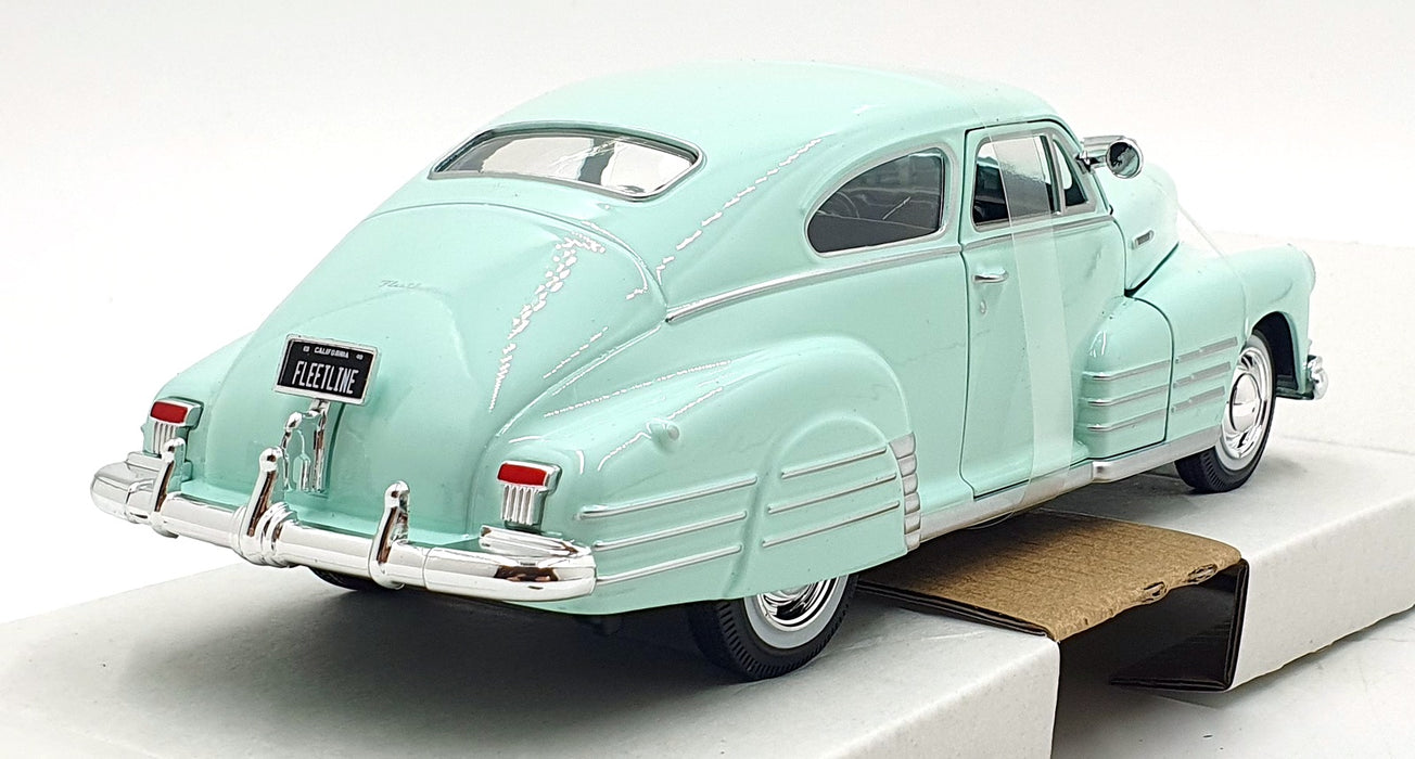 Maisto 1/25 Scale Diecast 32921 - 1948 Chevrolet Fleetline Aerosedan Mint Green