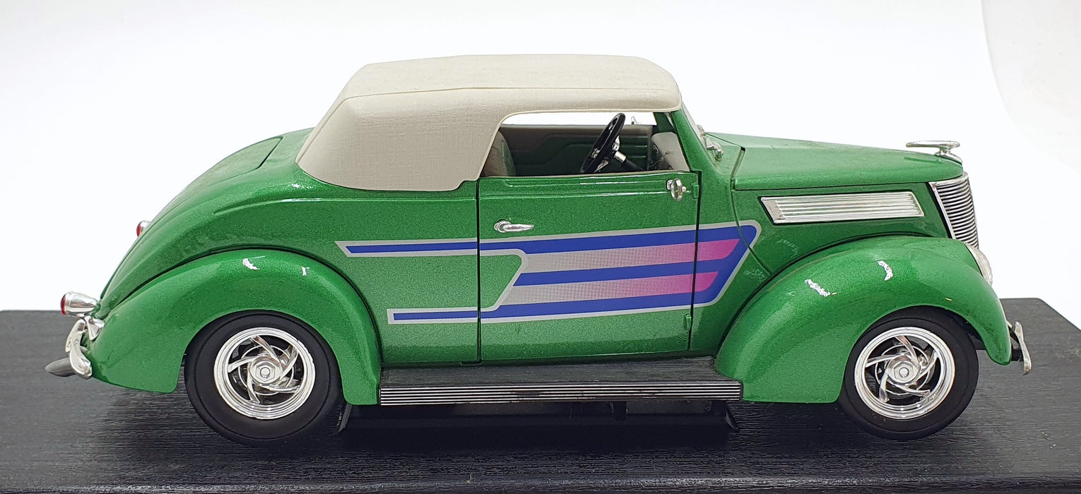 Road Signature 1/18 Scale Diecast 92239 - 1937 Ford Convertible - Green