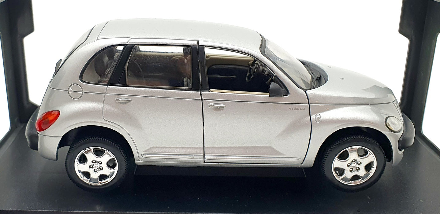 Maisto 1/18 Scale Diecast 31895 - Chrysler PT Cruiser - Silver 