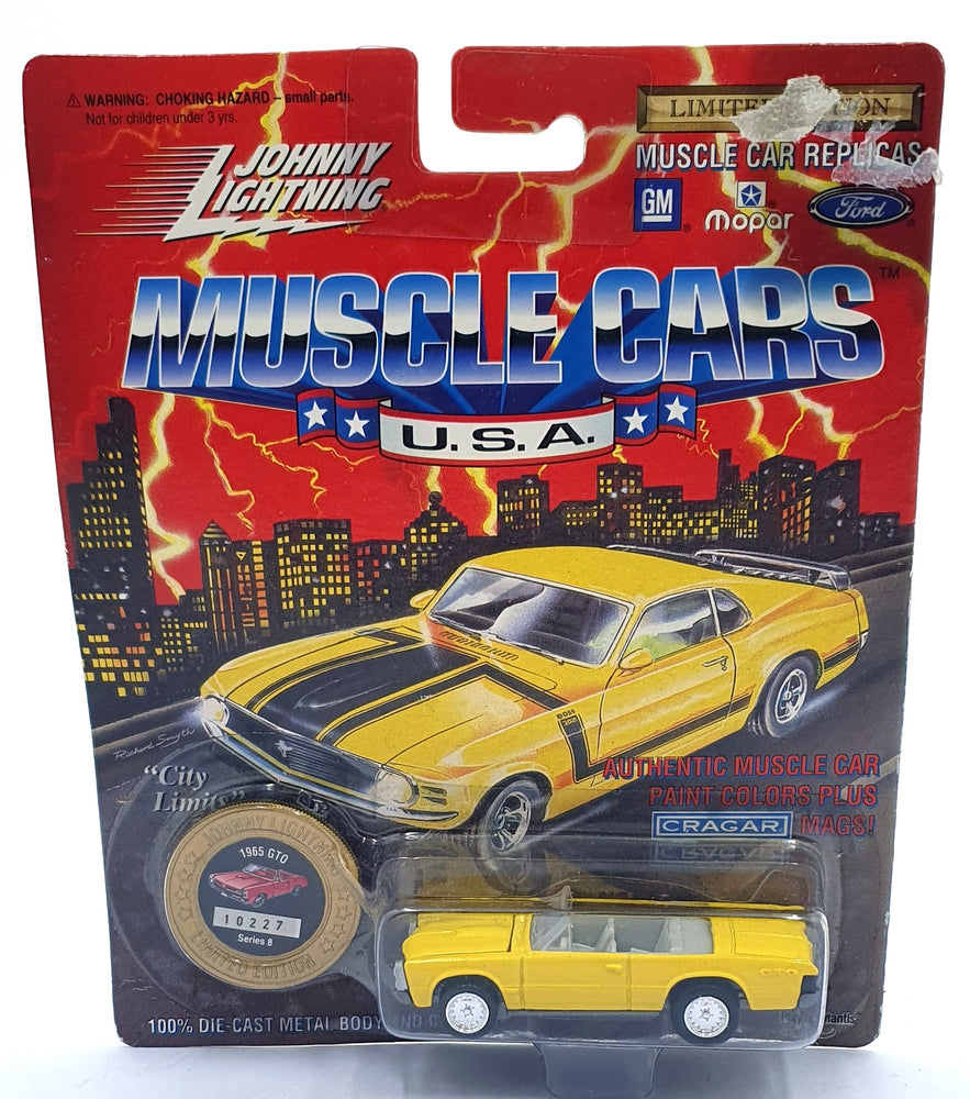 Johnny Lightning 1/64 Scale 200-180 - Muscle Cars 1965 Pontiac GTO - Yellow
