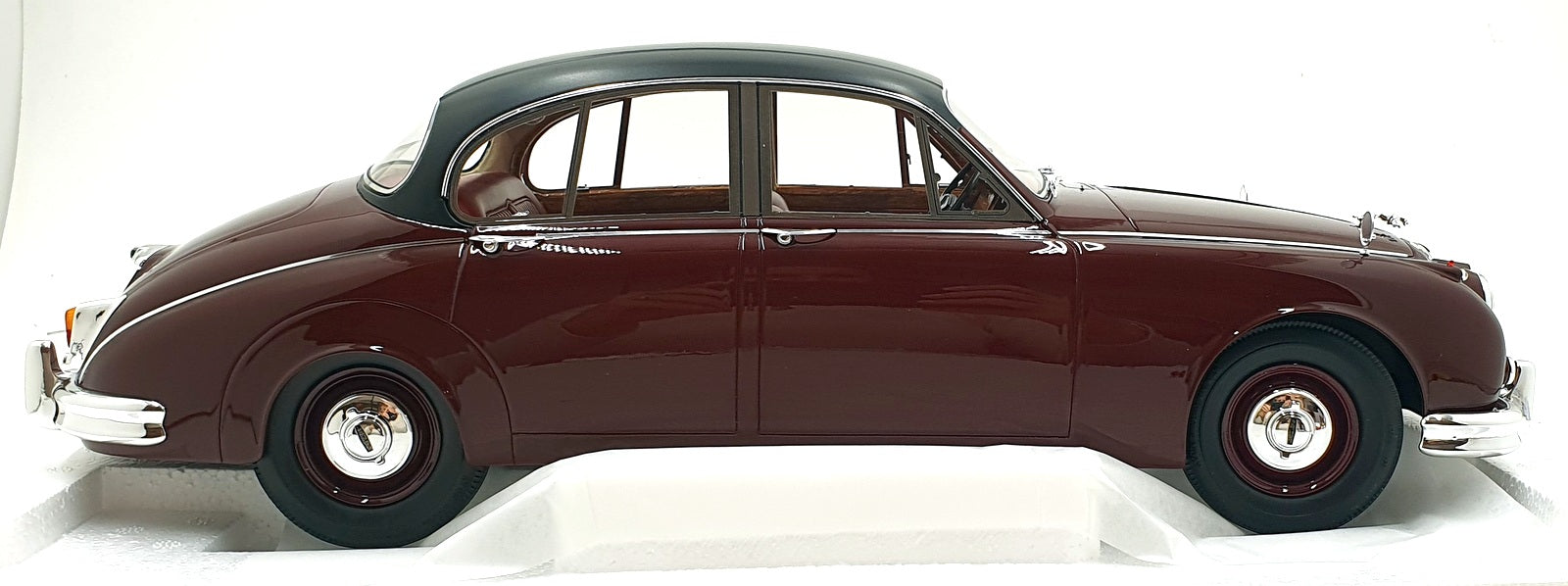 12 Art 1/12 Scale Resin 12ART1001053 - 1959-1968 Jaguar MKII - Maroon