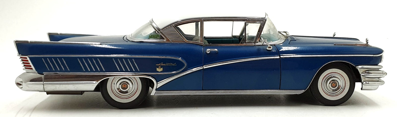 Sun Star 1/18 Scale 4802 - 1958 Buick Riviera Coupe - Golonial Blue/White