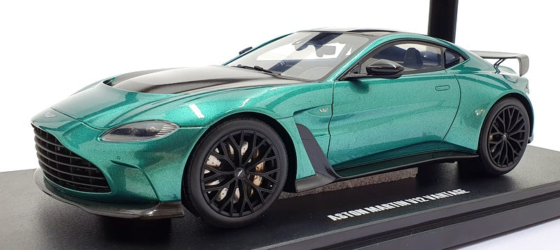 GT Spirit 1/18 Scale Resin GT922 - Aston Martin V12 Vantage - Racing Green