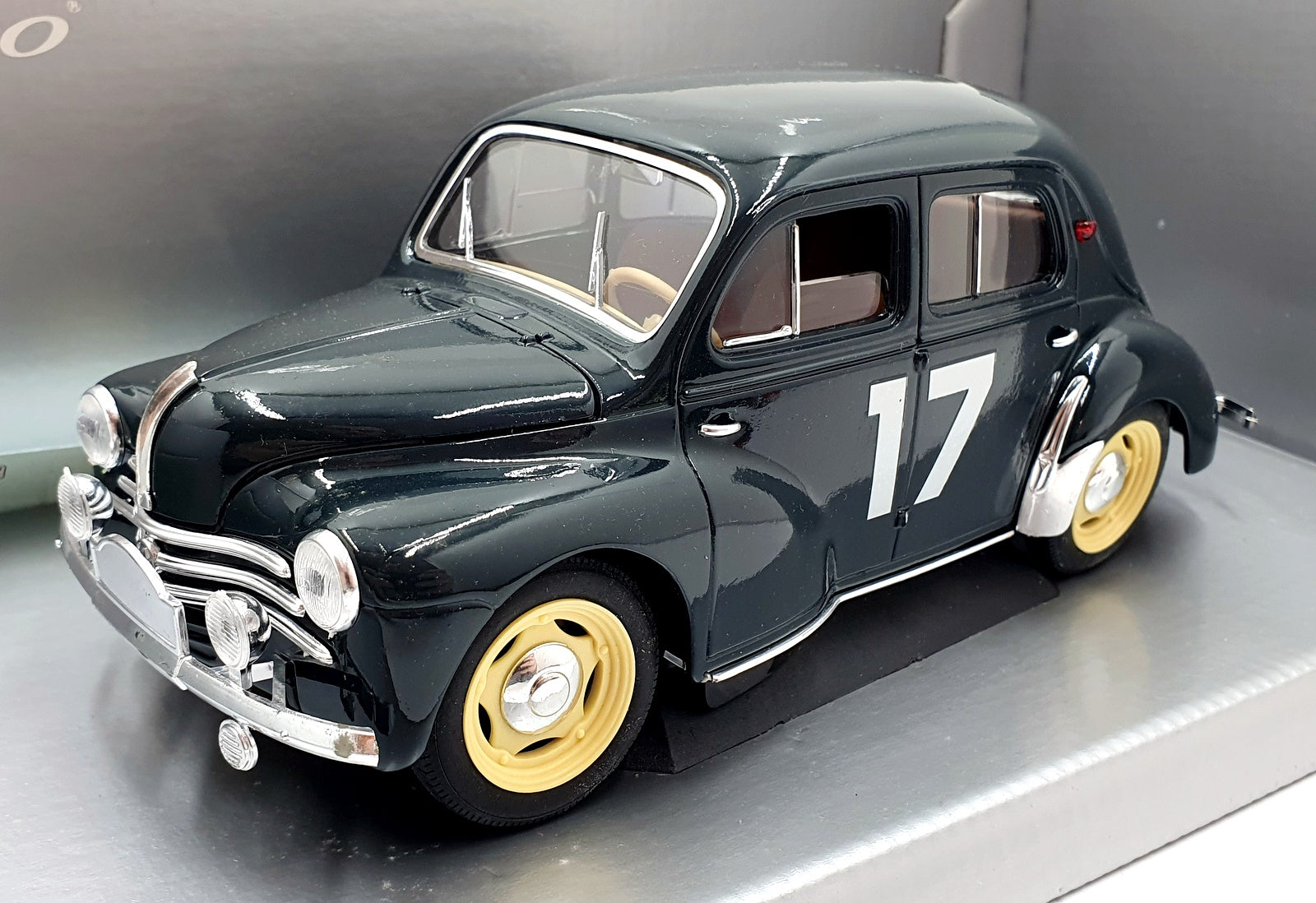 Solido 1/18 Scale Diecast 8049 - Renault 4 CV - Grey - Racking #17