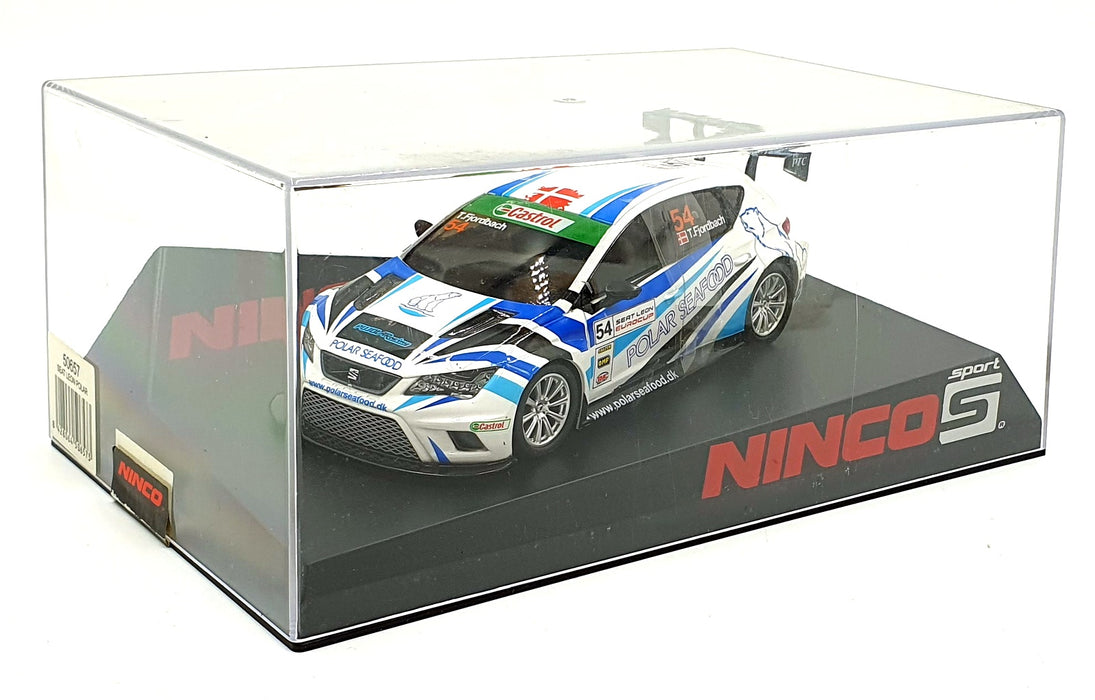 Ninco 1/32 Scale Slot Car 50657 - Seat Leon Polar #54 - White/Blue