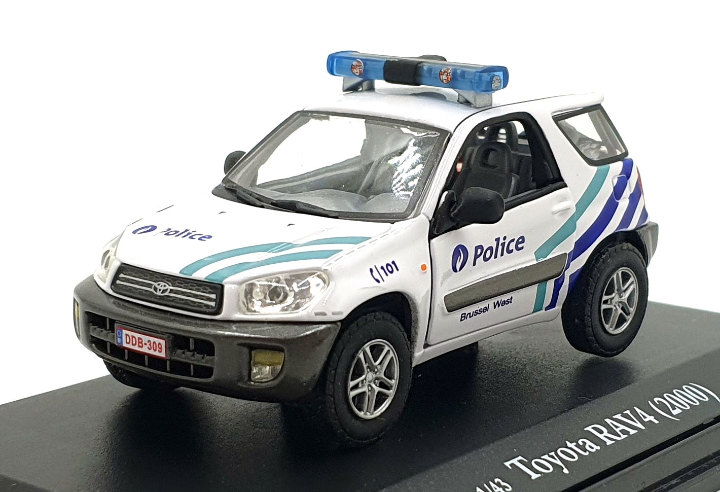 Cararama 1/43 Scale 143040 - 2000 Toyota RAV4 Police Car - White