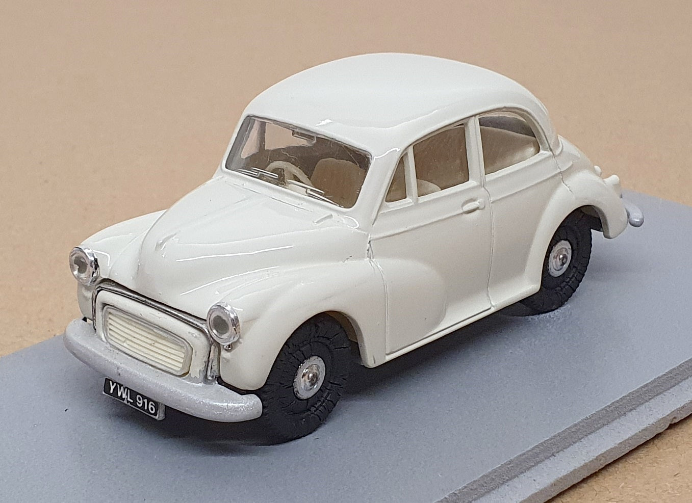 Corgi 1/43 Scale Diecast MM916 - Morris Minor Saloon - Ivory