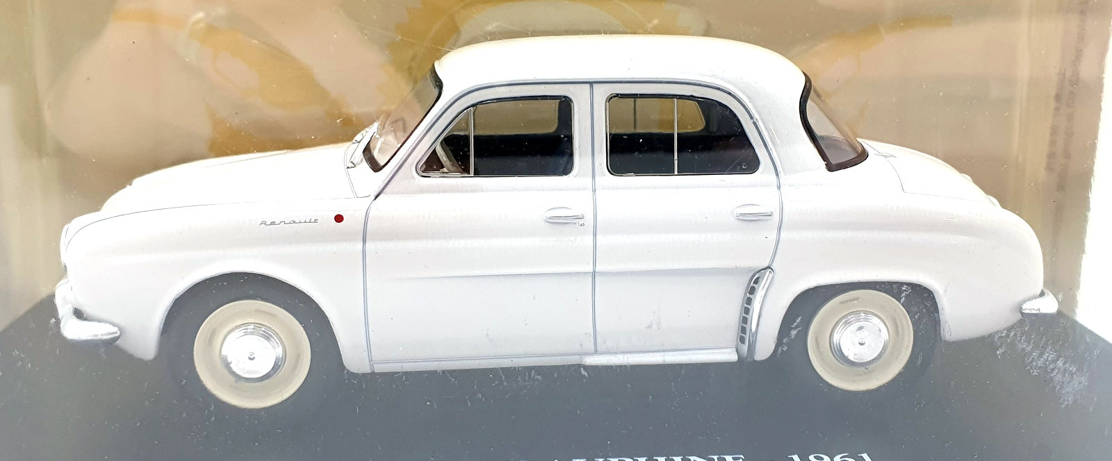 Altaya 1/24 Scale MX5ALA0016 - 1961 Renault Dauphine - White