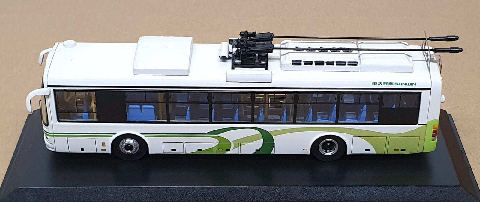 Creative Master 1/76 Scale CNBUS 1005 - Volvo SWB5115GP-3 Shanghai Trolleybus