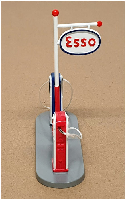 Atlas Dinky Toys Appx 1/43 Scale 49D - Poste De Ravitaillement Esso Petrol pumps