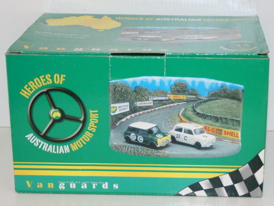 VANGUARDS 1/43 RD4002 BATHURST 1966 RALLY DIORAMA 2 X MINI COOOPER