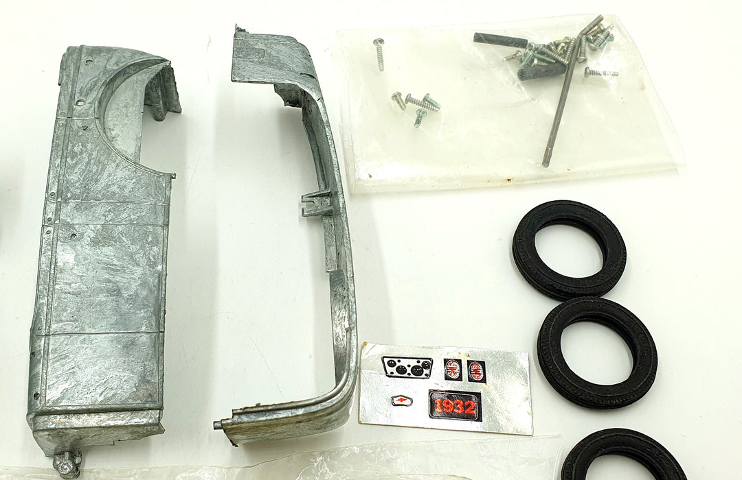 Gabriel 1/20 Scale Unbuilt Metal Kit 4865 - 1932 Chevrolet Phaeton