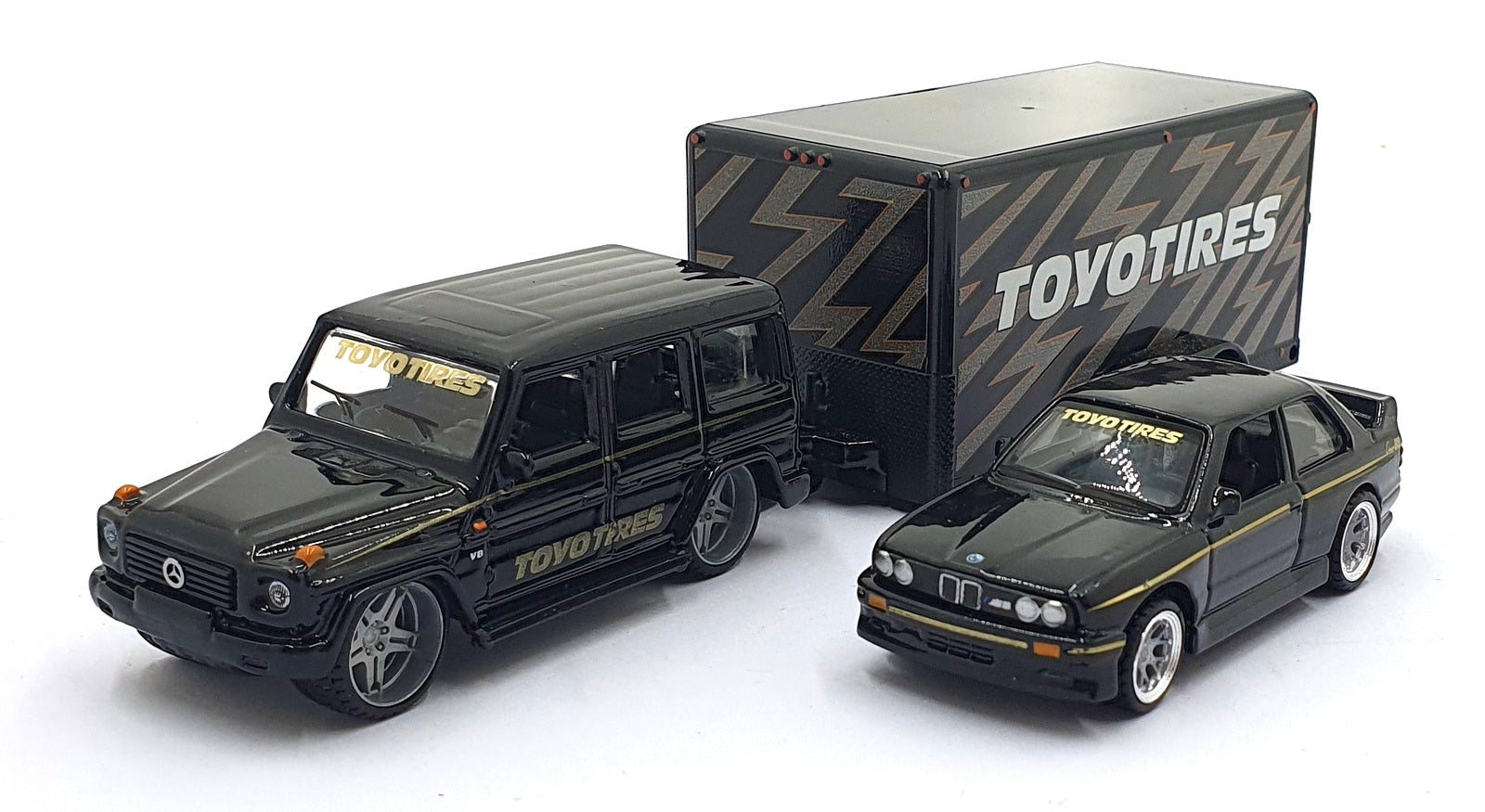 Maisto 1/64 Scale Diecast 11404 - Mercedes-Benz G Class/1988 BMW 3 Series M3