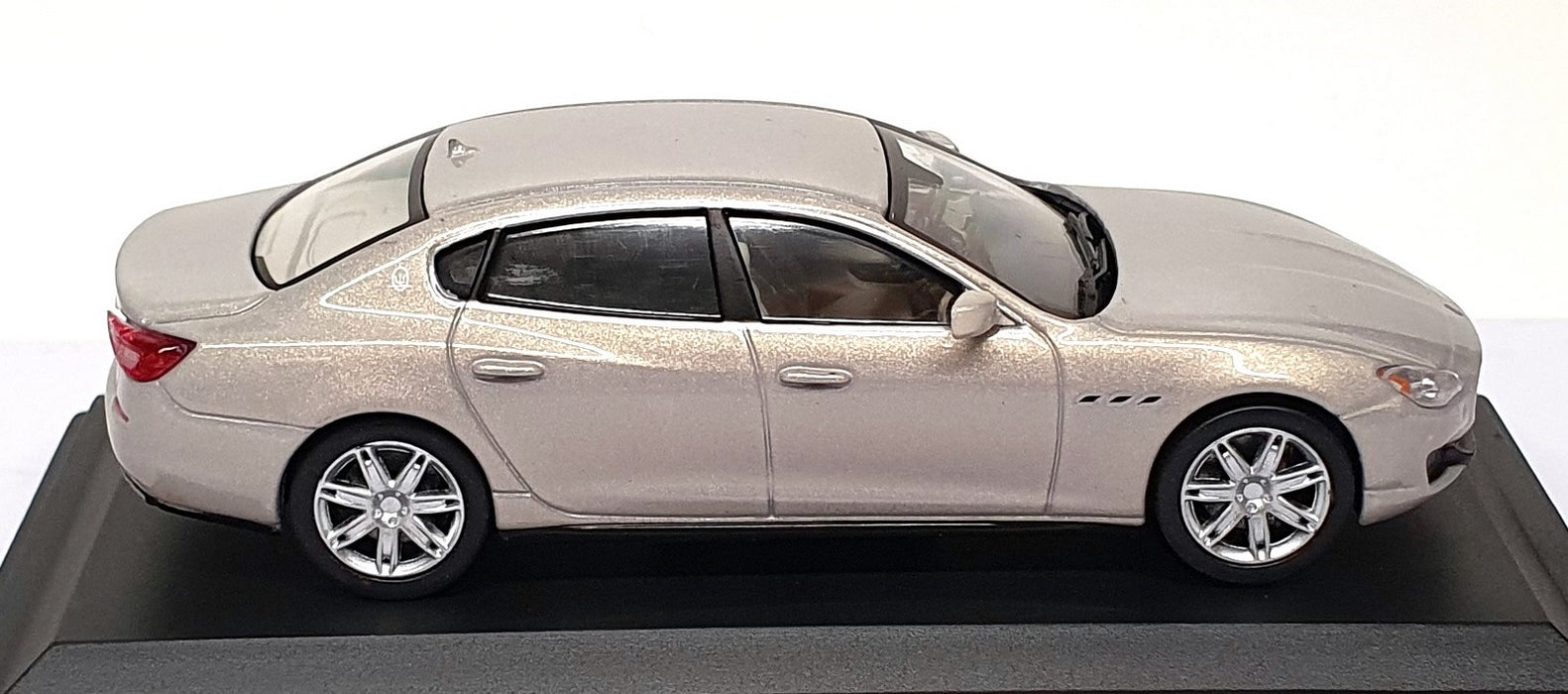 Whitebox 1/43 Scale WBS039 - Maserati Quattroporte GTS - Met. Grey