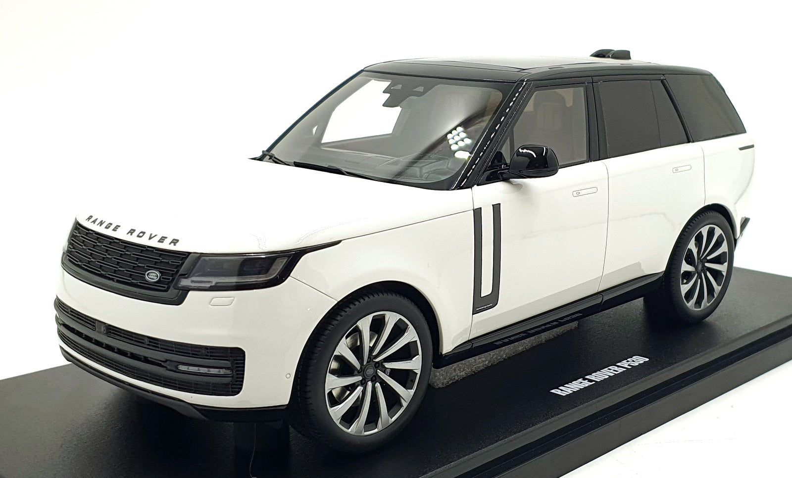 GT Spirit 1/18 Scale GT533 - Range Rover Autobiography P530 - White
