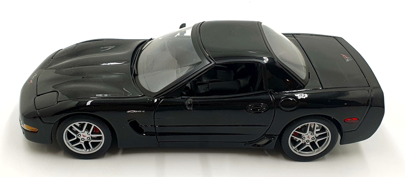 Maisto 1/18 Scale Diecast 12226P - 2001 Chevrolet Corvette - Black