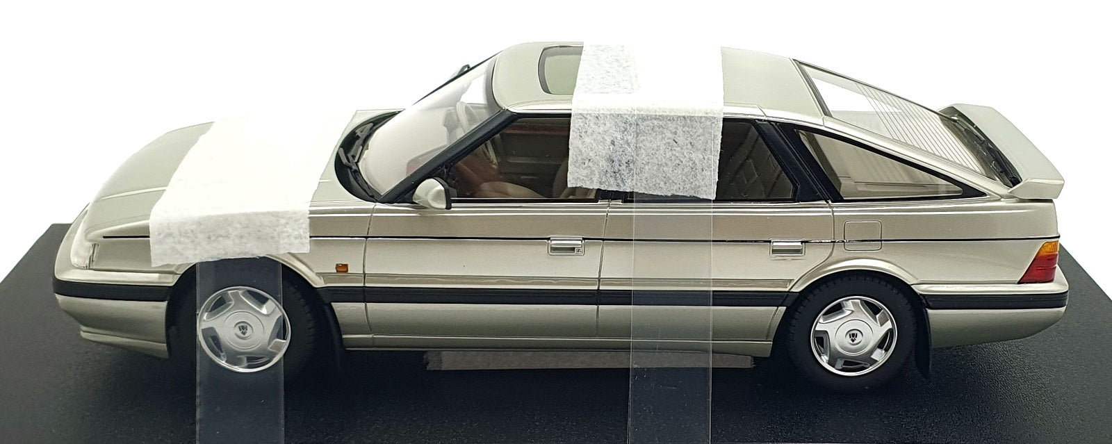 Cult 1/18 Scale Resin CML191-3 - 1988-1989 Rover 827 Vitesse - Met. Silver