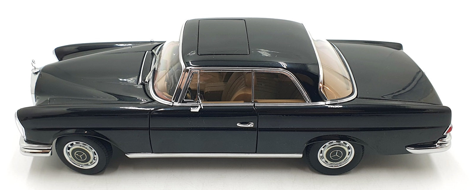 AutoArt 1/18 Scale 76286 - Mercedes Benz 280 SE Coupe 1968 - Black