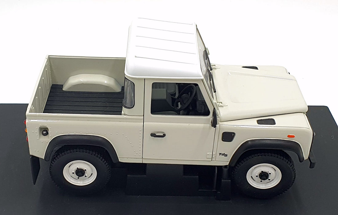 Universal Hobbies 1/18 Scale 3846 - Land Rover Defender 90 Pick Up - White