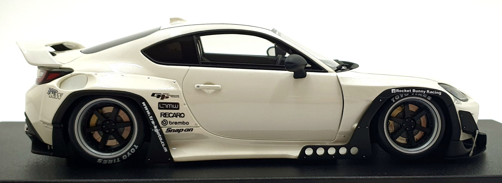 GT Spirit 1/18 Scale Resin GT498 - Pandem Toyota GR86 Rocket Bunny Crystal White