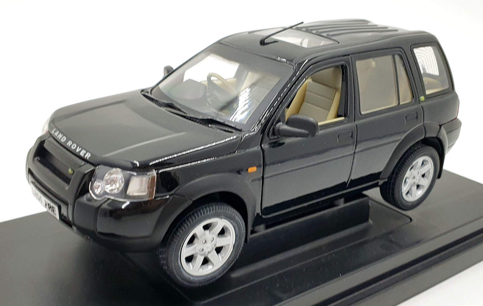 Ertl Grand Marques 1/18 Scale Diecast 42354 - Land Rover Freelander - Black