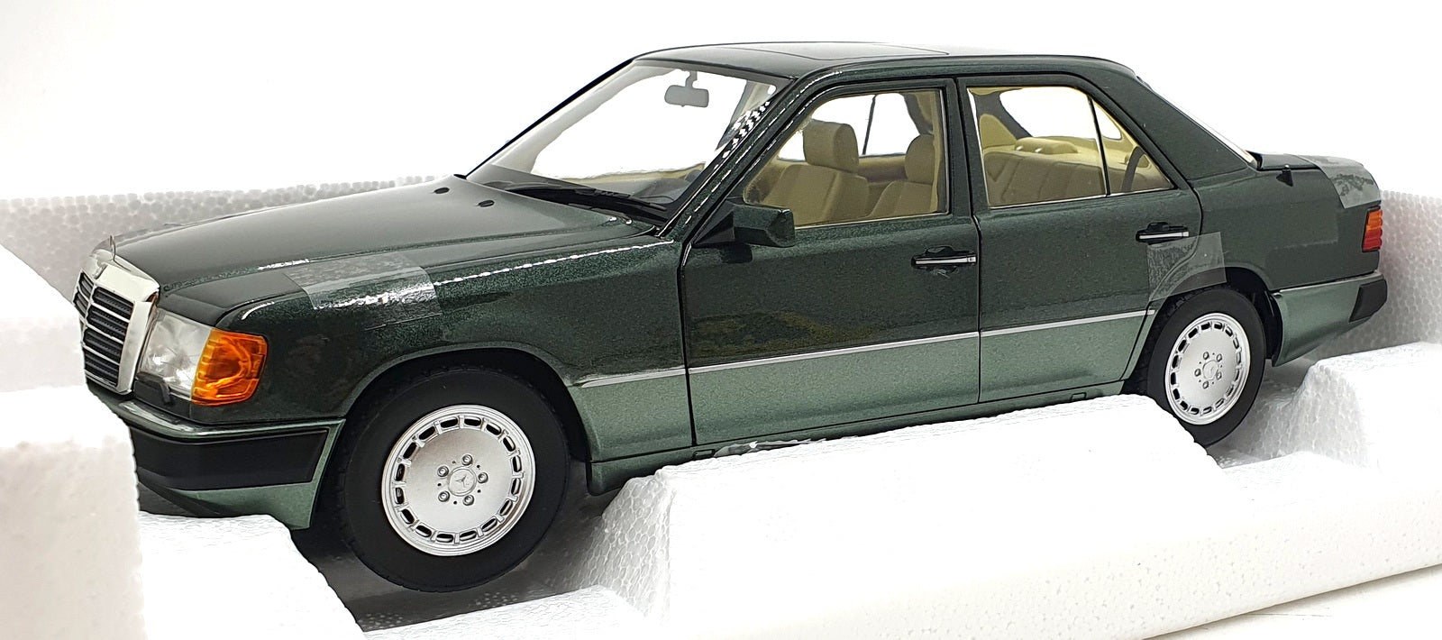 Norev 1/18 Scale 183952 - 1990 Mercedes Benz 230 E - Night Met. Green