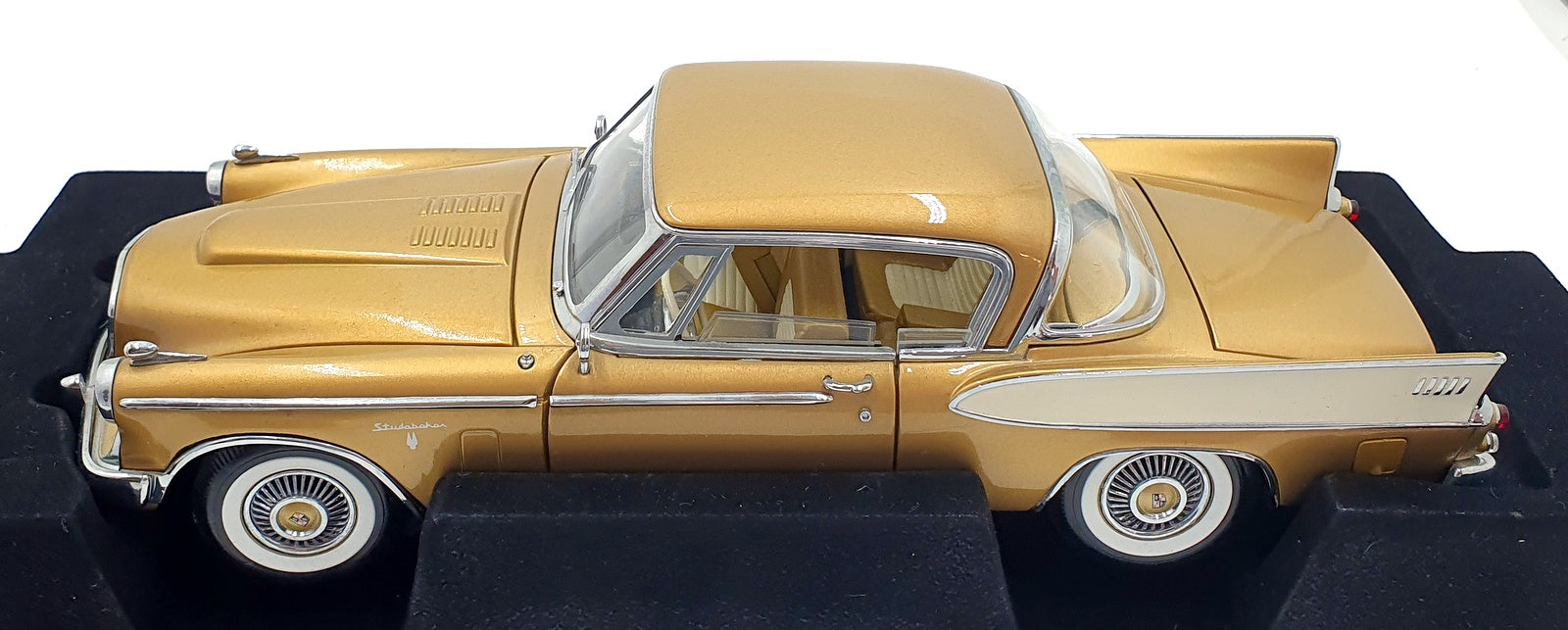 Signature 1/18 Scale Diecast 20018 - Studebaker Golden Hawk - Gold