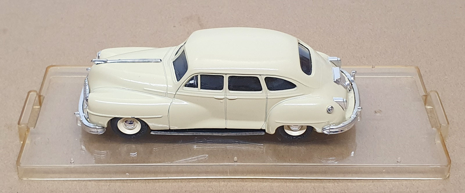 Vitesse 1/43 Scale Diecast 420 - 1947 De Soto Deluxe Sedan - Lt. Beige