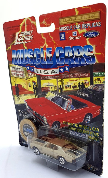 Johnny Lightning 1/64 Scale 200-100 Muscle Cars 1972 Chevrolet Chevelle SS Gold