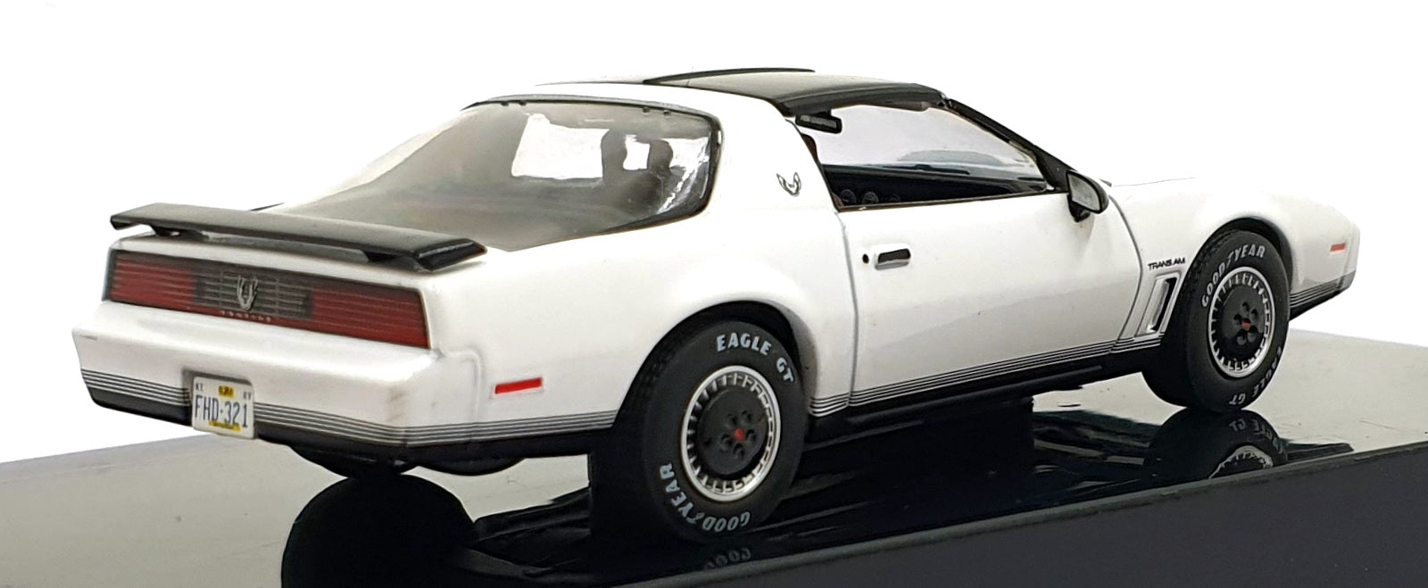 Ixo 1/43 Scale CLC582N.22 - 1982 Pontiac Firebird - White