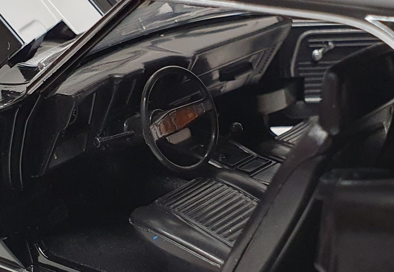 First Gear 1/25 Scale 40-0237 - 1969 Chevrolet Camaro Z/28 - Black/White