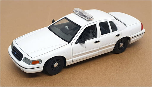 Classic Metal Works 1/24 Scale 2624E - Ford Crown Victoria Police Car - White