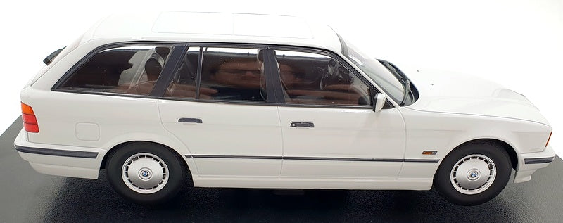 Triple9 1/18 Scale Diecast T9-1800404 - BMW 5 Series Touring E34 Alpine White