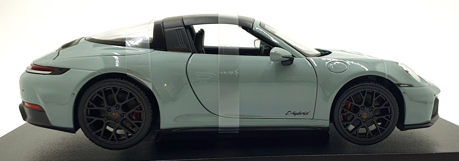 Maisto 1/18 Scale Diecast 46629 - Porsche 911 Targa 4 GTS (992.2) - Grey