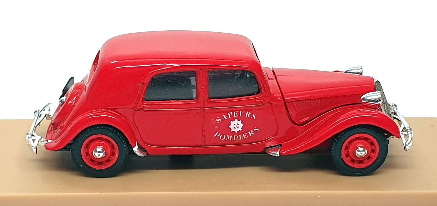 Solido 1/43 Scale No. 32 - 1938 Citroen 15CV French Fire Car - Red