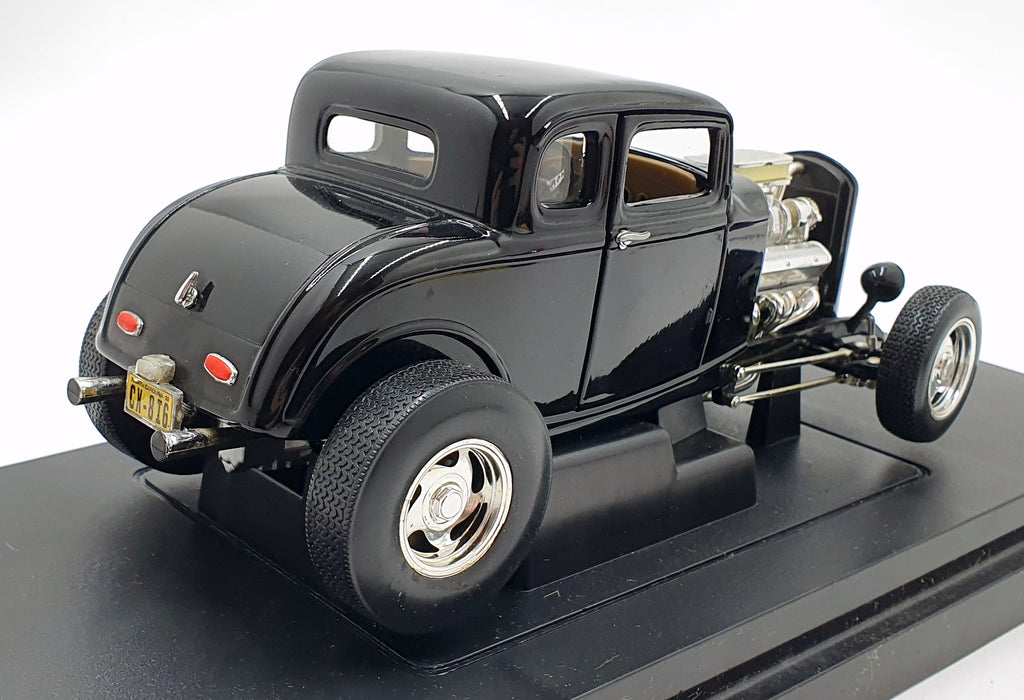 Ertl 1/18 Scale Diecast 32310 - 1932 Ford Street Rod - Black